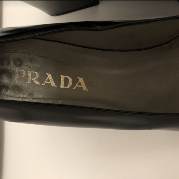 Prada black shoes with point toes and chunky heels - Picture 5 of 8